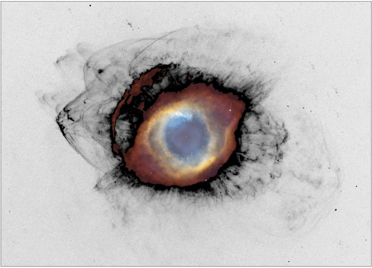 死にゆく星の残骸、たった1万年で消える？らせん星雲の新発見