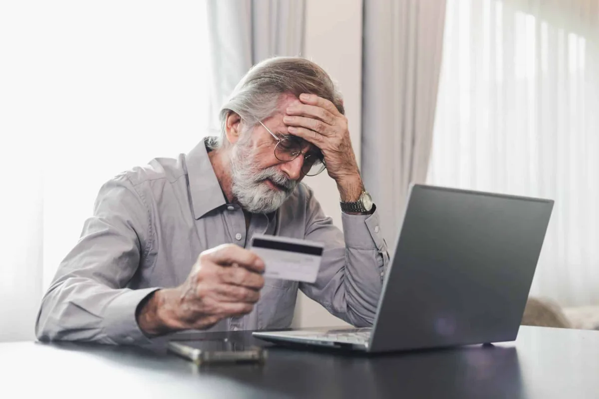 70年追跡で判明…お金の悩みが続くと53歳で記憶力低下、脳も縮む