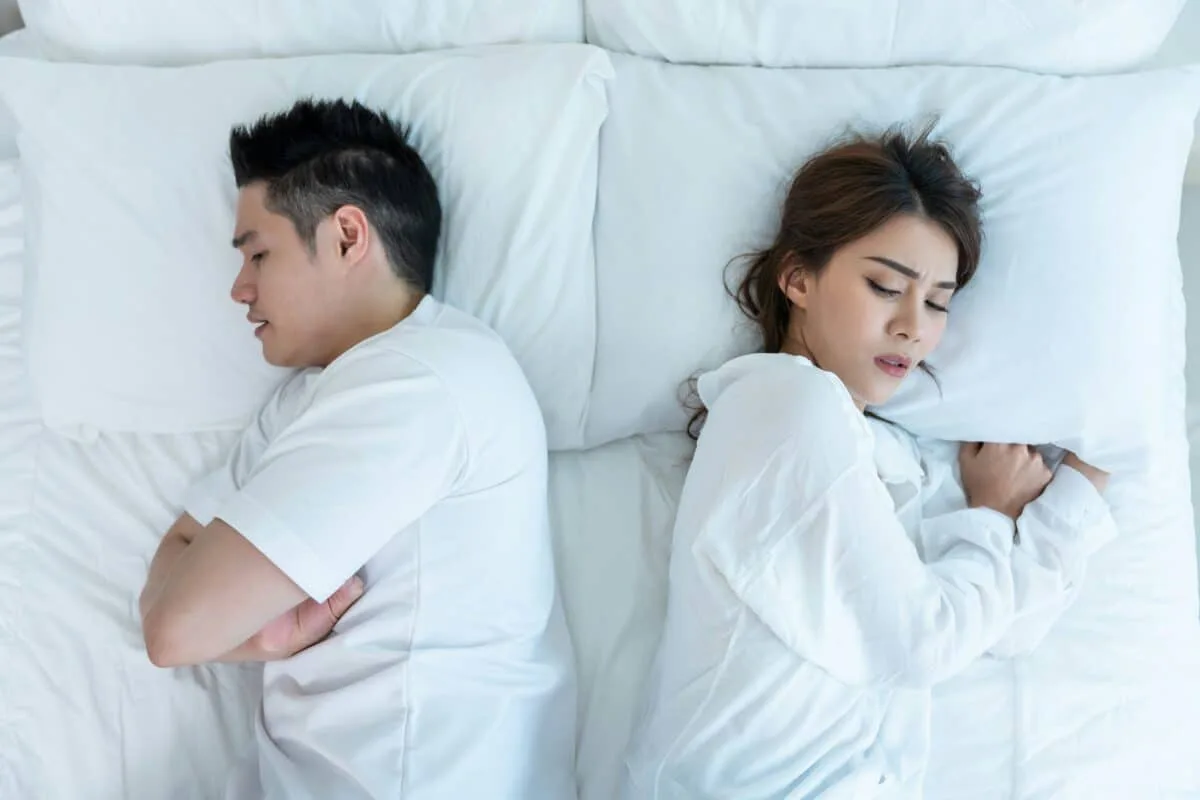 「チェーンソー級のイビキ」で破局…実は5人に1人がパートナーの寝相で別れていた