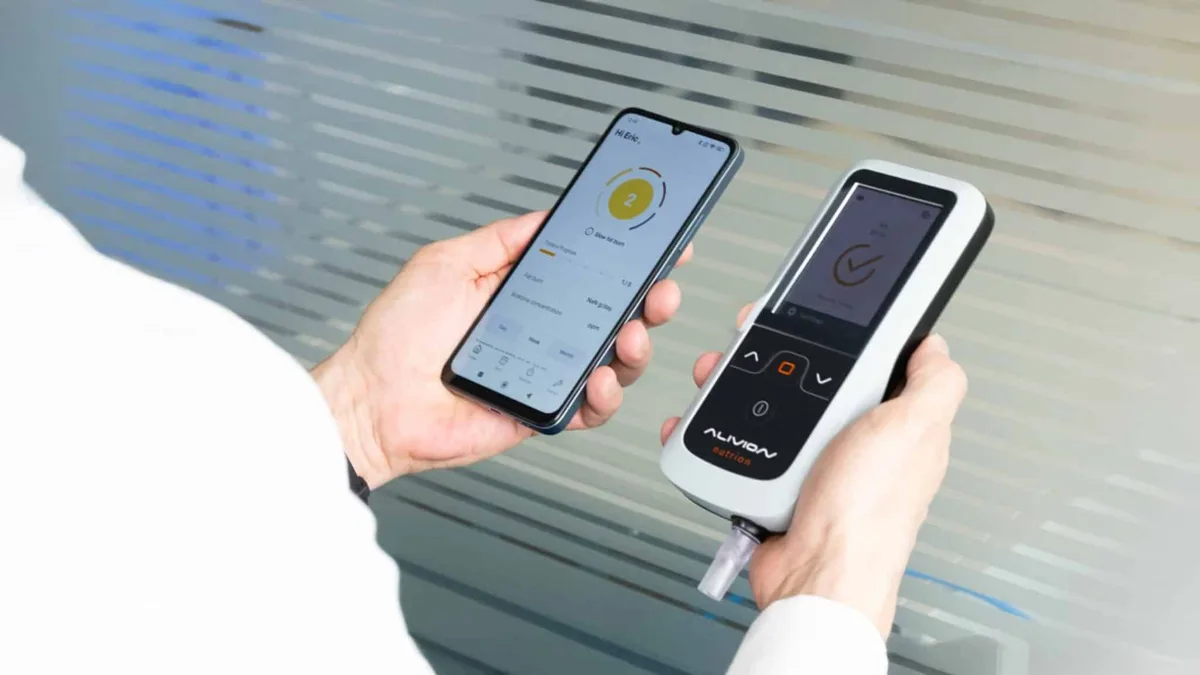 「脂肪燃焼中」を息でチェック！スマホ連携ケトン体測定器の実力